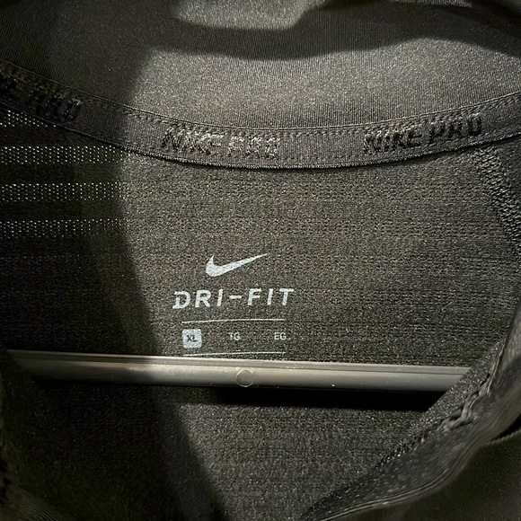 NIKE PRO quarter zip Dri-Fit pullover with thumb holes - Picture 4 of 5